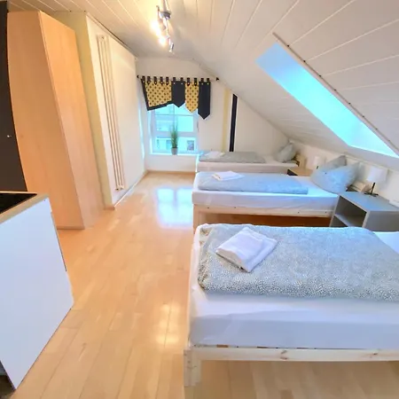 V 4 Personen - Monteurzimmer - - Kronwieden *
